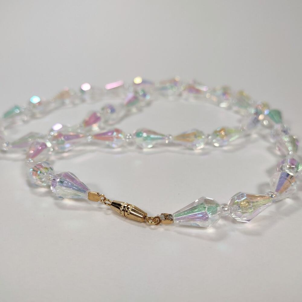 Vintage Plastic Aurora Borealis Teardrop Faceted 24" Necklace With Screw Clasp - Picture 8 of 9